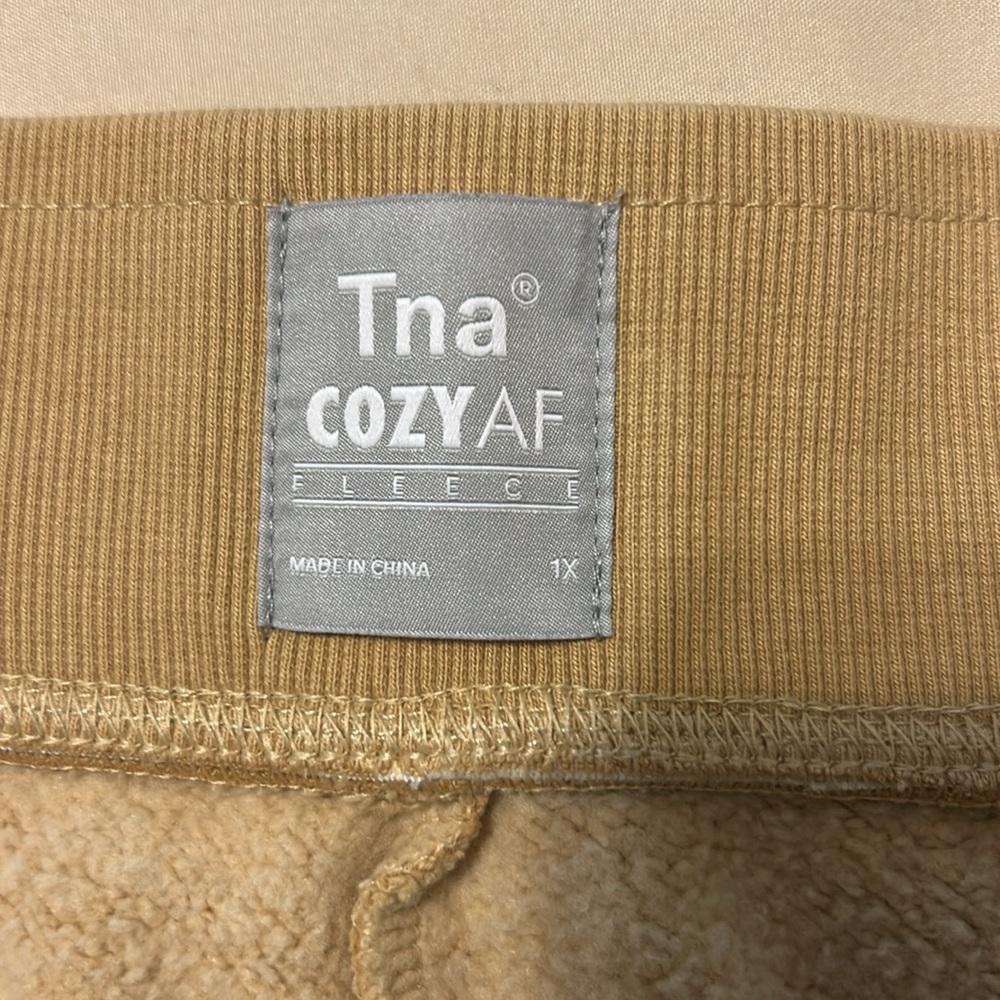 NWT Aritzia sweats - Picture 2 of 3